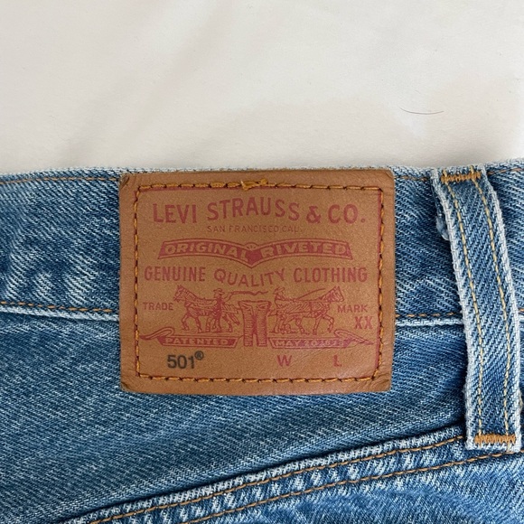 Levi’s 501 Original Short in Athens Mid Short - Picture 5 of 5